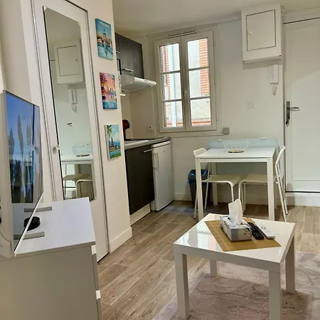 Cozy Au Coeur Des Carmes 아파트